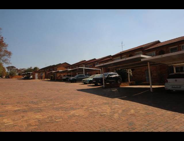2 BEDROOM TOWNHOUSE FOR SALE IN BUCCLEUCH